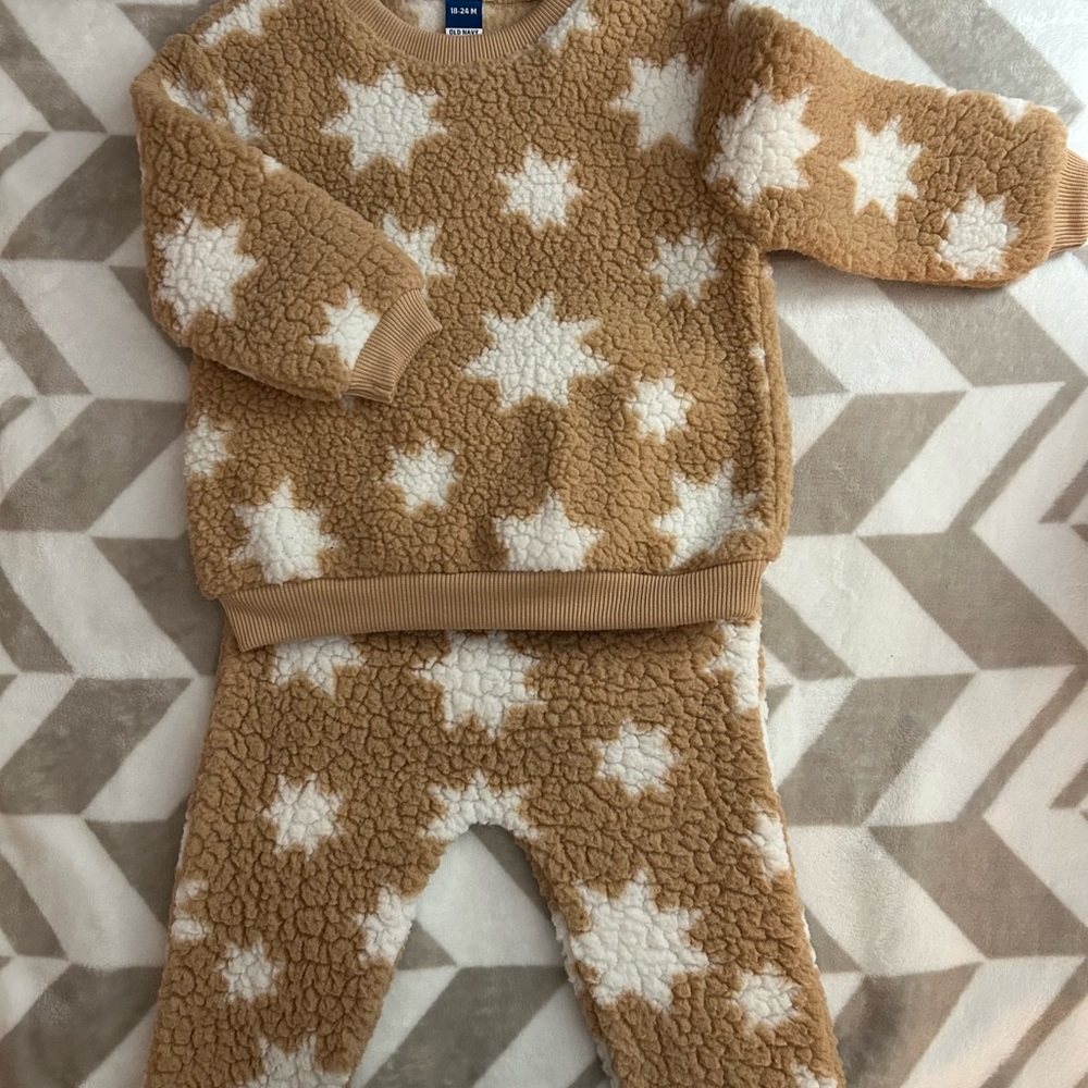 18 Month Girls cold weather Fall, Winter Bundle with Hoodies and Sweater outfits - Picture 9 of 11